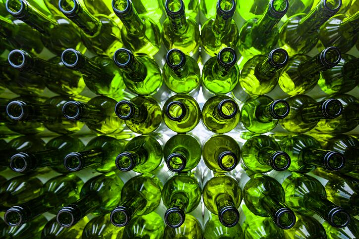 Trade groups raise concerns about glass inclusion in Welsh DRS scheme.