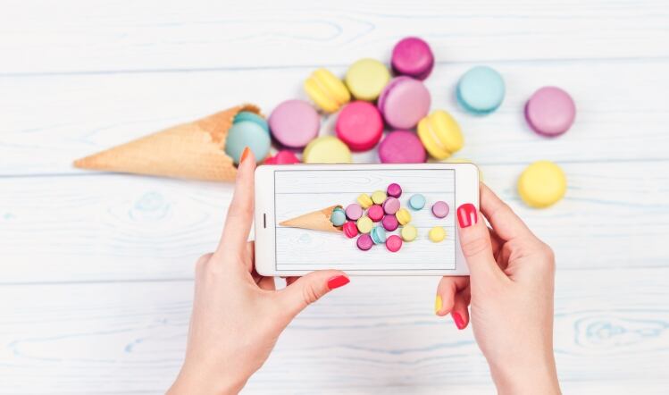 Colours at play in the Instagram age