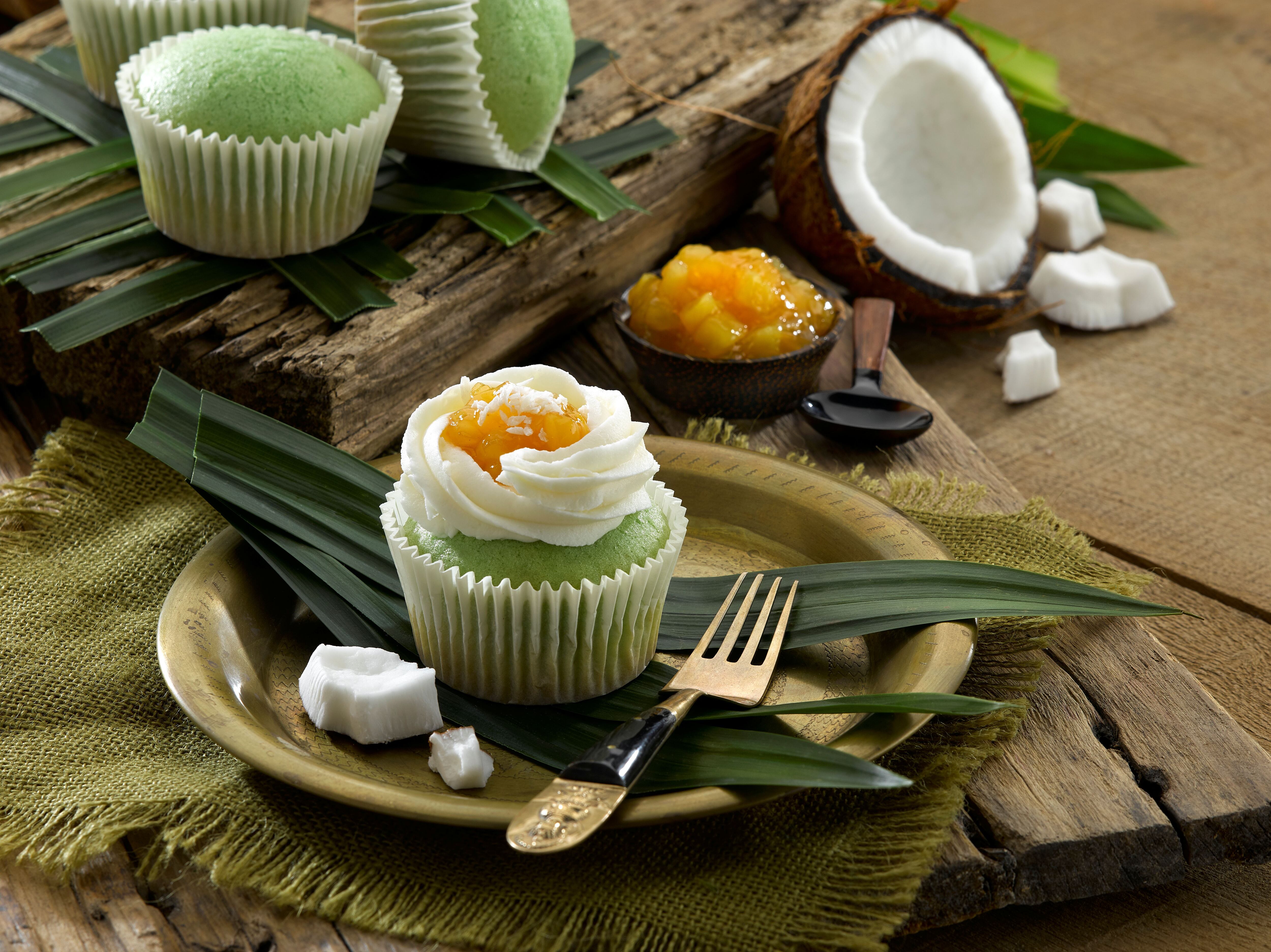 Green cupcakes with frosting.