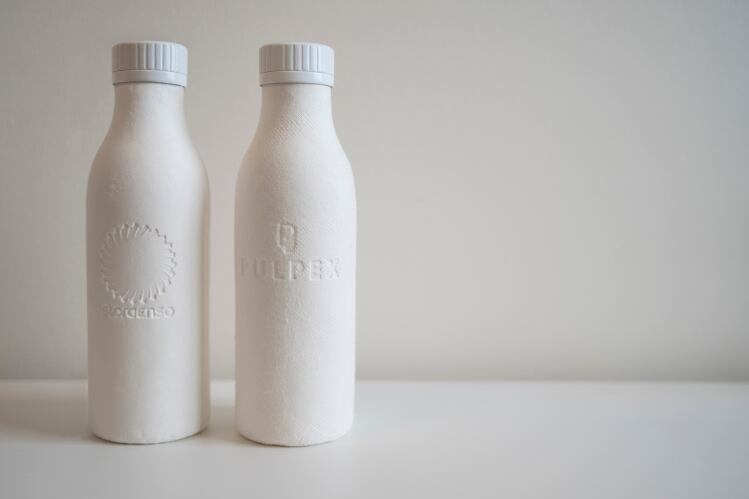 SE_Pulpex-bottles-7_product-photo-on-desk_v2.jpg