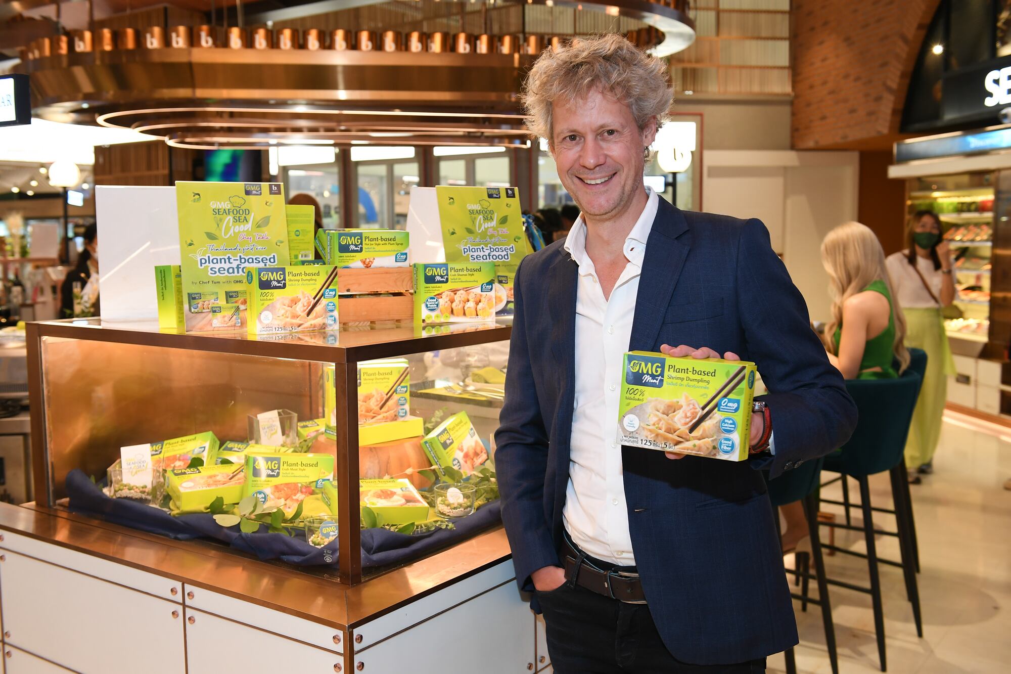 Maarten-Geraets-Managing-Director_Alternative-Proteins_with-new-plant-based-shrimp-dumpling.jpg