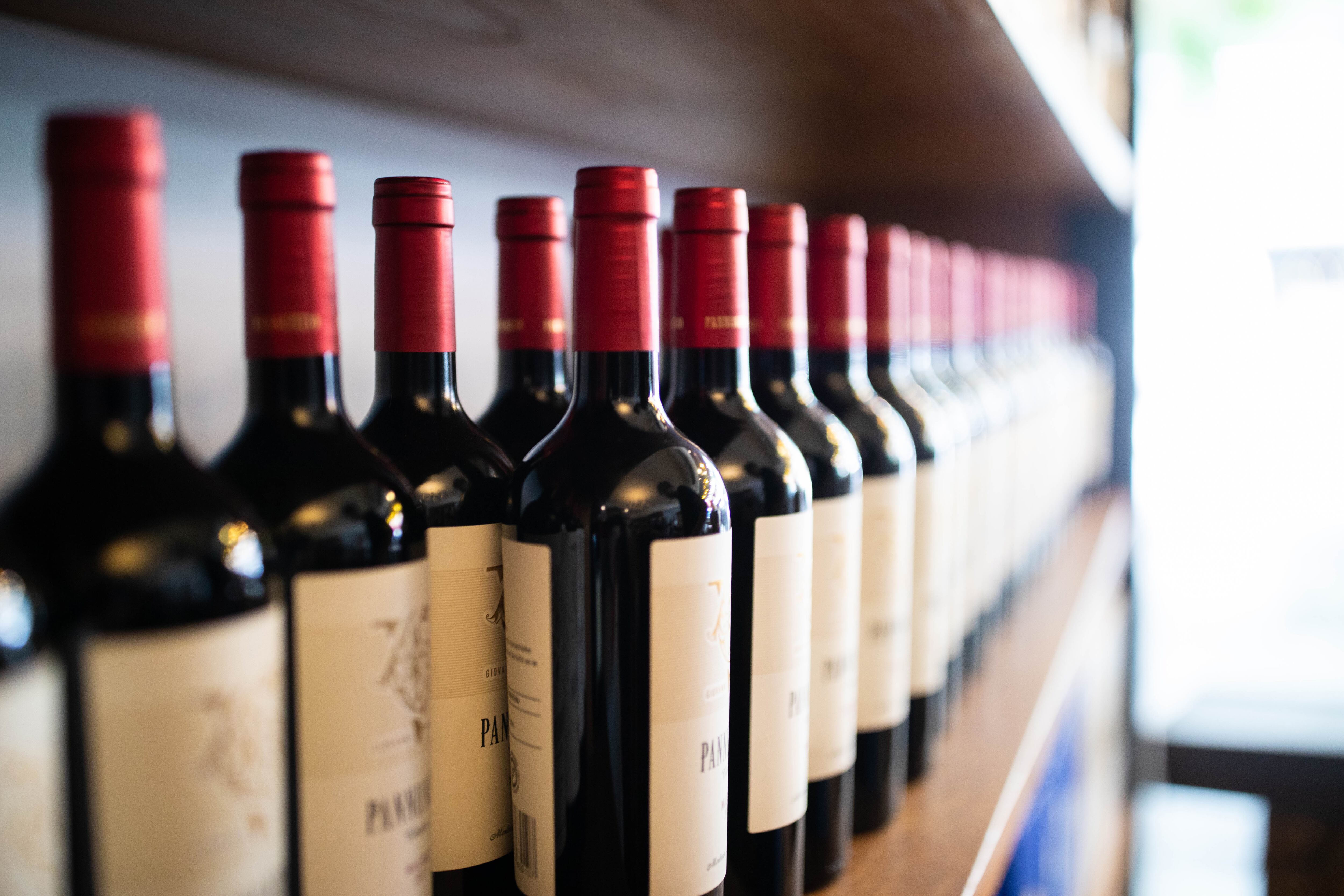 Top US surgeon calls for cancer warnings on alcohol