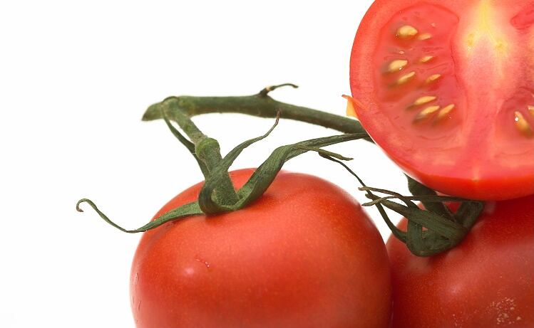 Supermarket contracts and Brexit blamed over empty vegetable shelves