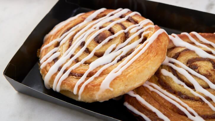 Dawn_Foods_Cinnamon_Swirls_with_Pak_Perfect_Icing-optimized.jpg
