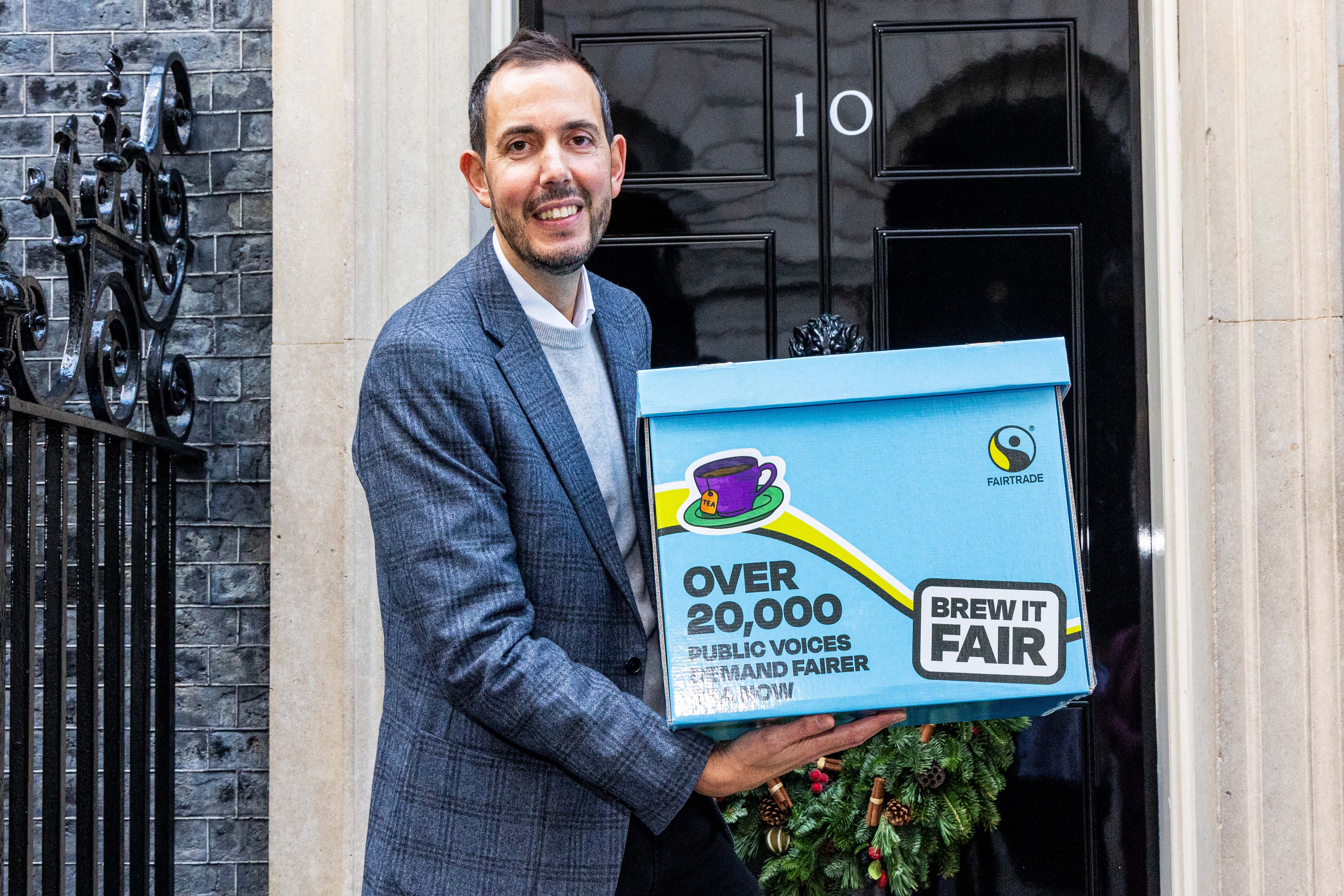 Fairtrade tea retailers and brands head to No.10 as they urge UK for HREDD legislation