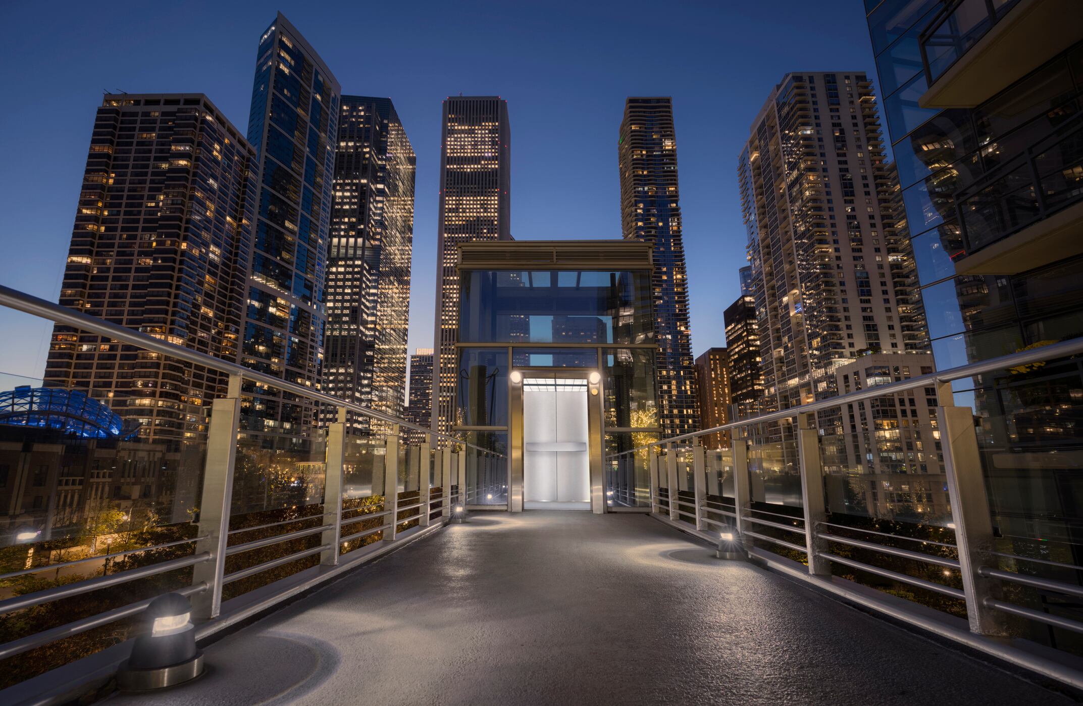 Bordered by Michigan Avenue, the Chicago River, Lake Michigan, and Millennium Park, New East Side is a mixed residential and business neighborhood in the middle of a humming metropolis.