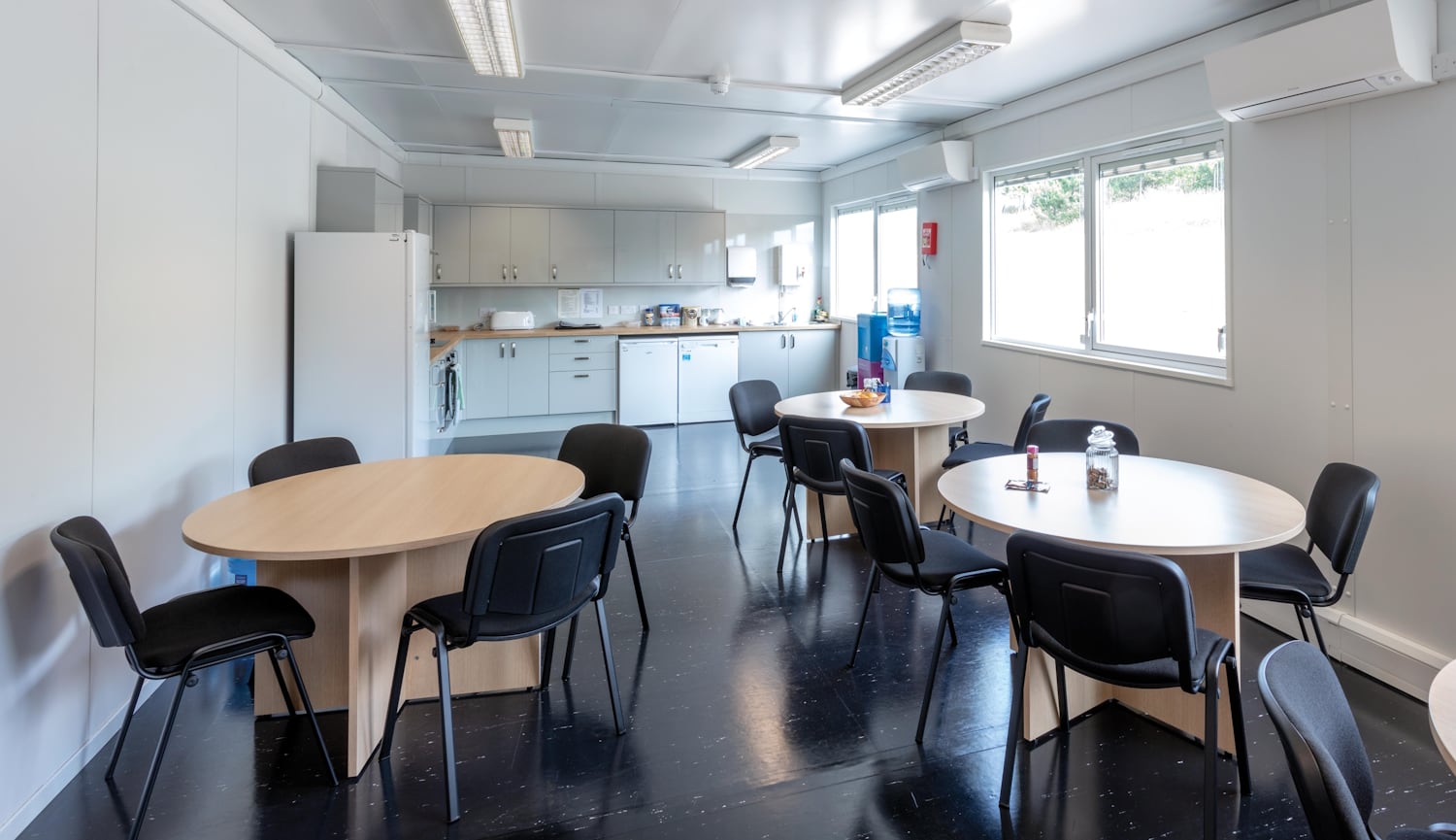 Flexible workplace spaces can include cafeterias and welfare facilities, boosting staff wellbeing and morale
