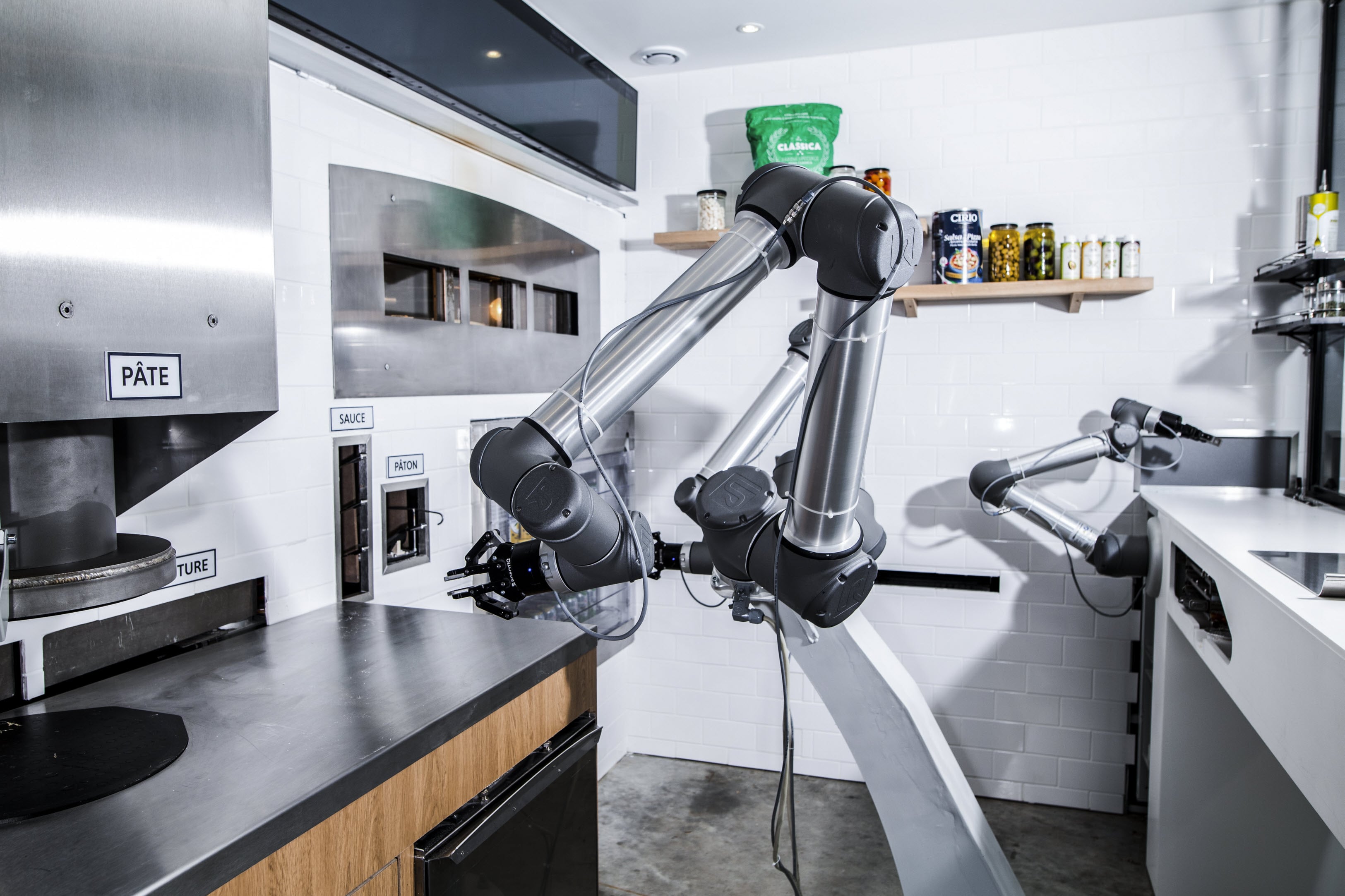 Pizza-chef-robot-to-debut-in-France.jpg