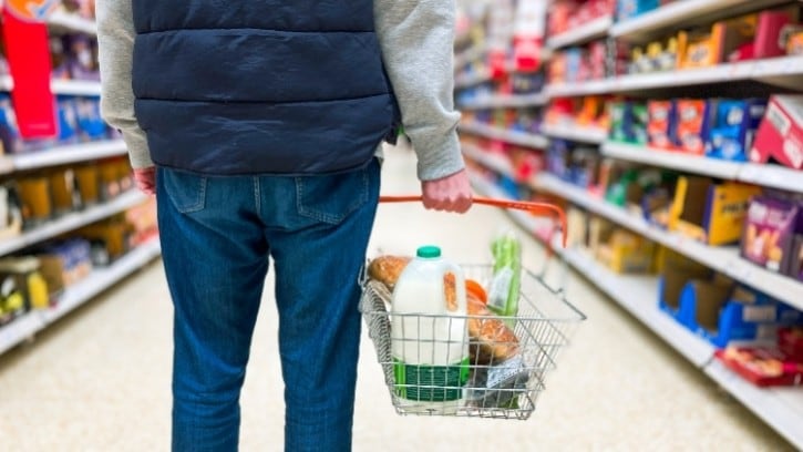 Food prices decrease for first time since September 2021