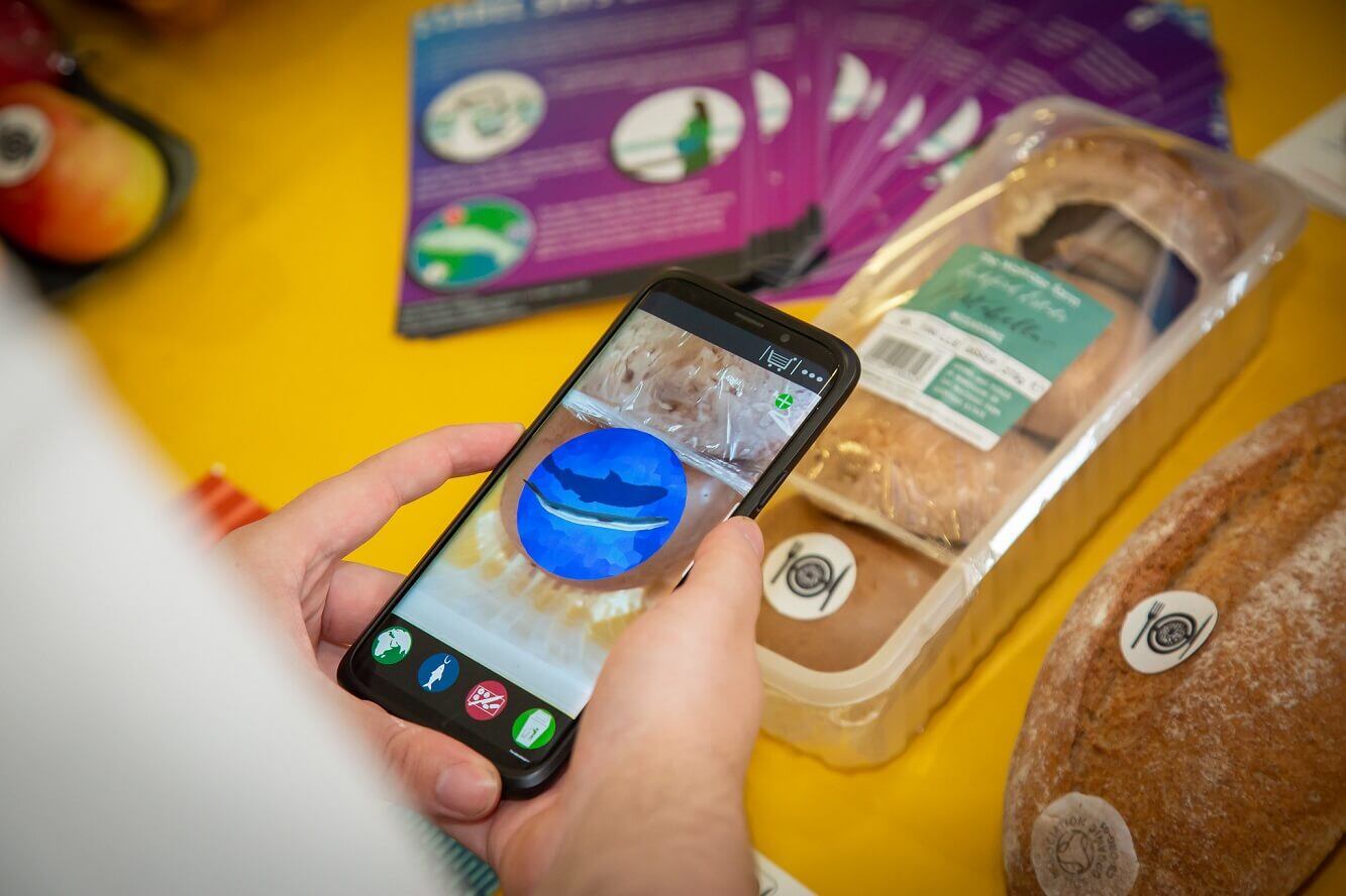 Edible code reduces need for packaging  