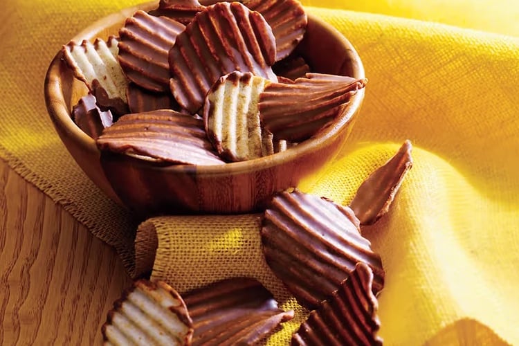 Chocolate- dipped crisps