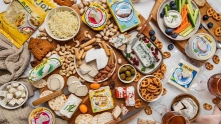 Jay&Joy manufactures a diverse range of plant-based cheese alternatives which are on sale in France now.