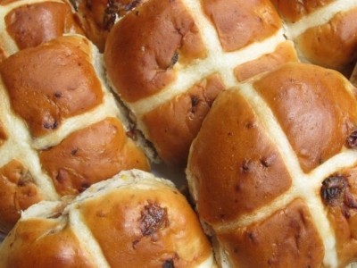 Allied Bakeries has avoided disruption to its hot cross bun production by striking a last minute deal