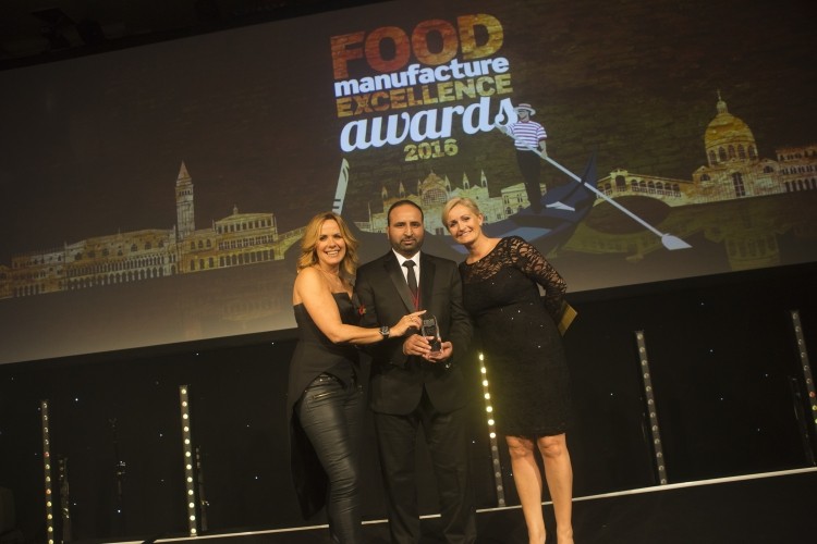 Moy Park’s Sajad Ahmed received the award from Appetite Learning’s Alex Bebbingon (right) and Carol Smillie