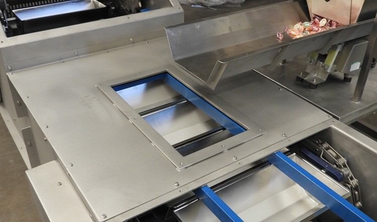 Easy-clean food conveyor features removable belt