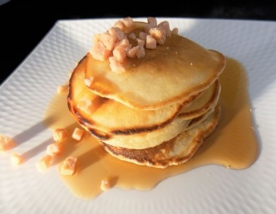 Pancakes with a bacon-flavoured fudge topping