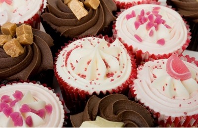 Cake maker The Cake Crew is recruiting after a £500k loan from Finance Wales