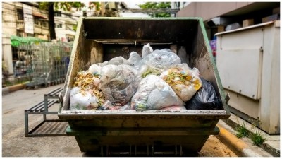 Mandatory food waste reporting is off the cards for now. Credit: Getty/Wachira Wacharapathom